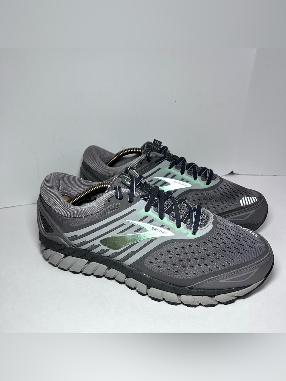 Brooks Ariel 18 Women’s 8.5 2E (extra wide) Gray Mint